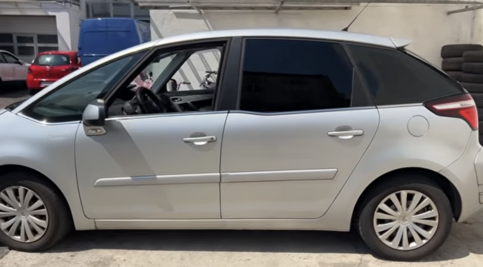 Nella with tinted rear windows